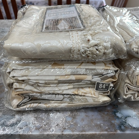 Croscill window treatments. 2 panels in each package. 2 Arch Valance. New - Picture 4 of 4